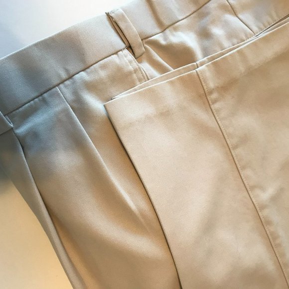 SAVANE Men's Pleated Casual Pants Waist Size is 40" with 30" length. - Picture 6 of 6